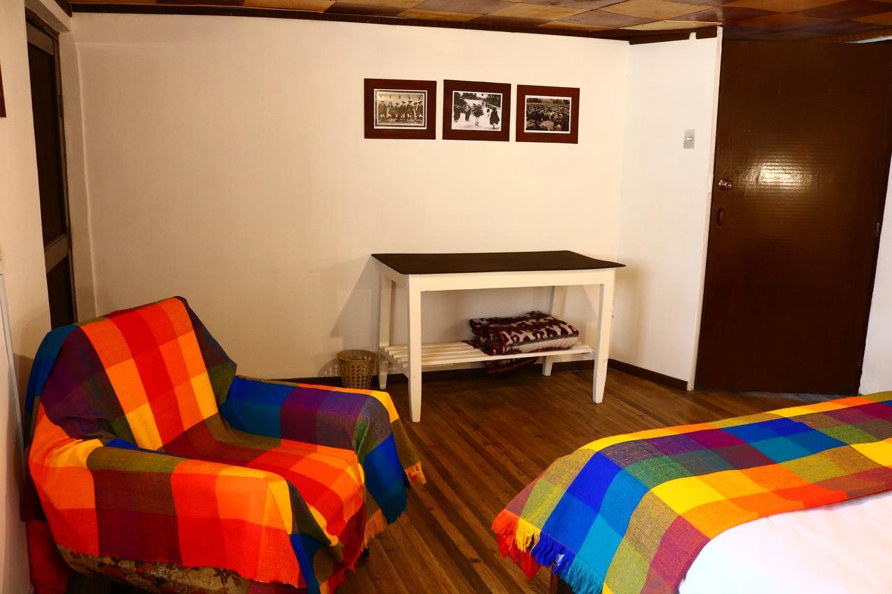 Hospedaje Los Ponchos โอตาวาโล ภายนอก รูปภาพ