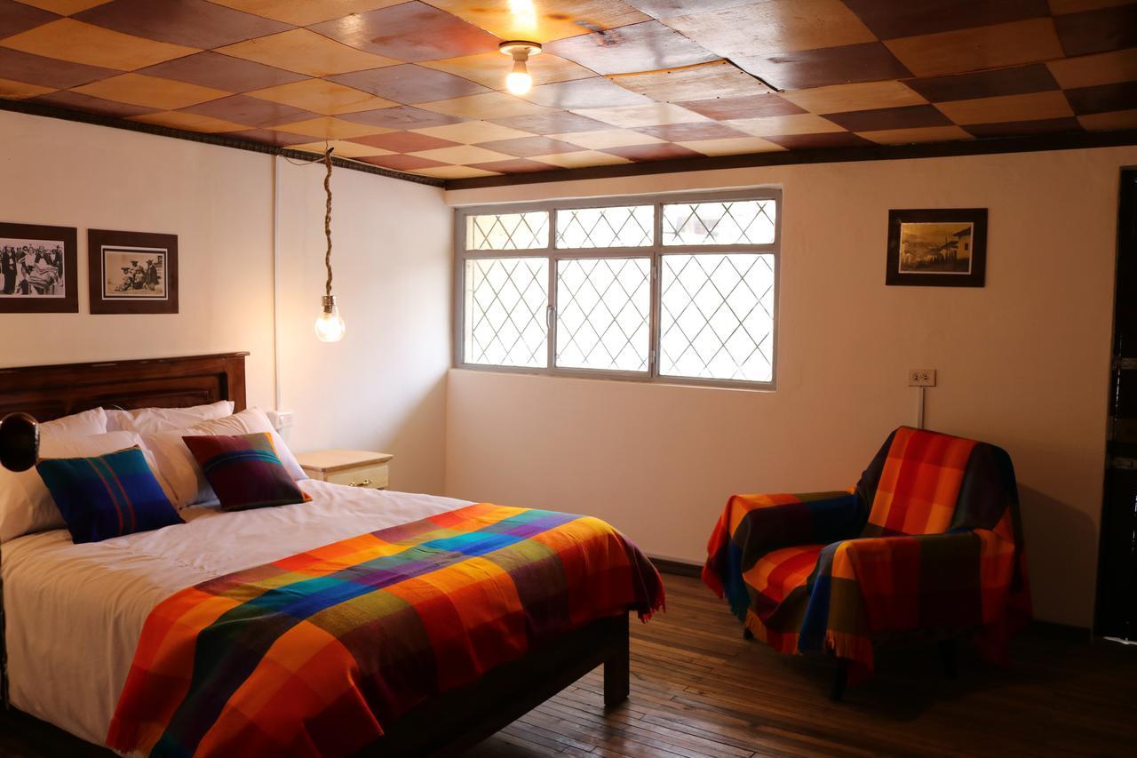 Hospedaje Los Ponchos โอตาวาโล ภายนอก รูปภาพ