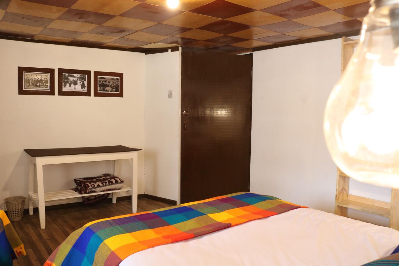 Hospedaje Los Ponchos โอตาวาโล ภายนอก รูปภาพ