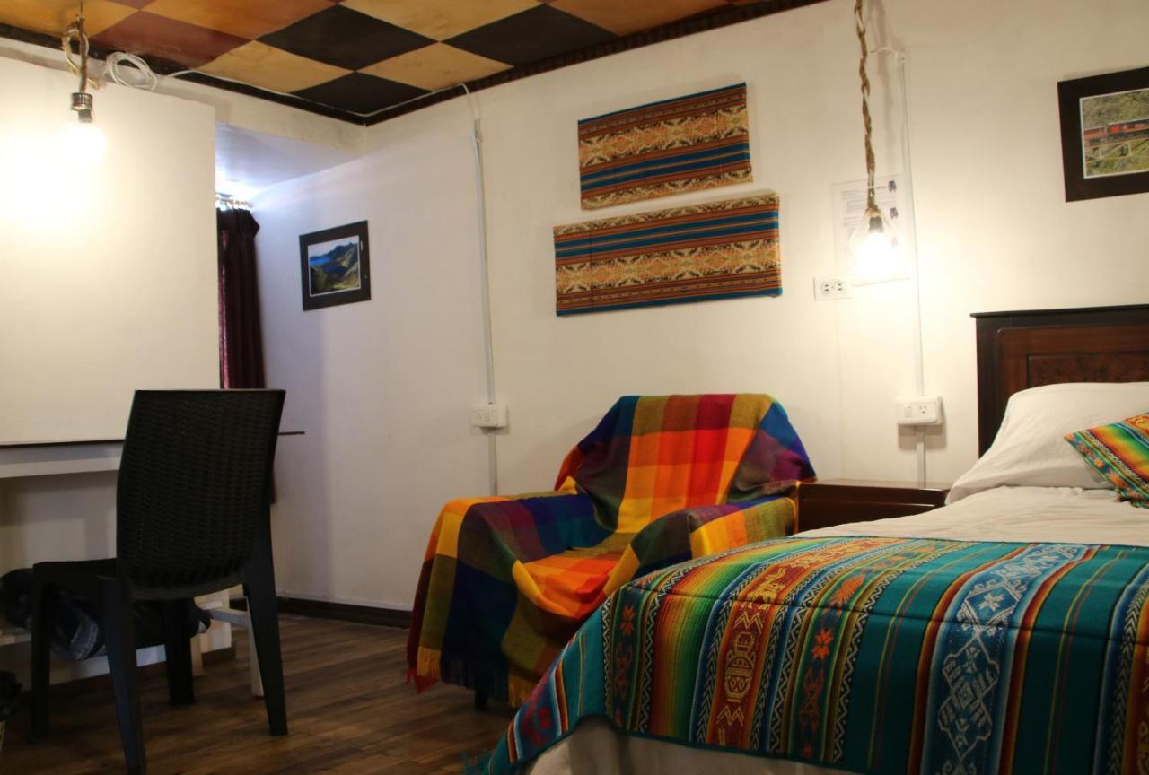Hospedaje Los Ponchos โอตาวาโล ภายนอก รูปภาพ