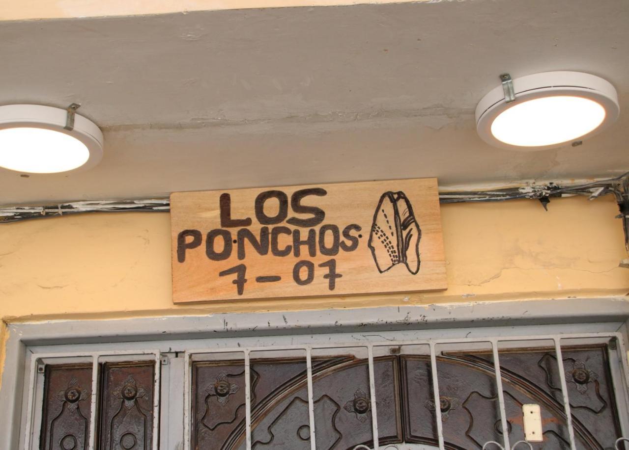 Hospedaje Los Ponchos โอตาวาโล ภายนอก รูปภาพ